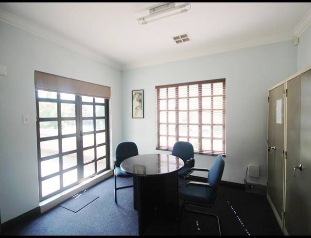 133M² BUSINESS TO LET IN BEDFORD GARDENS